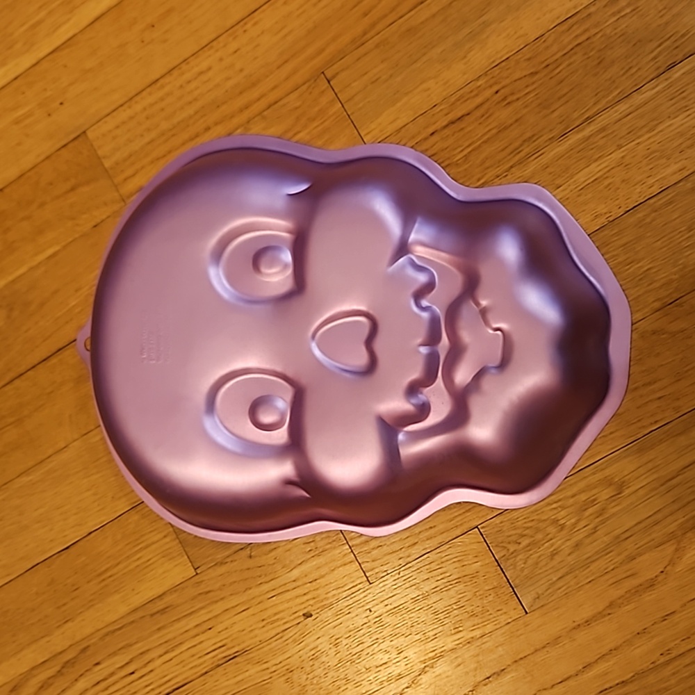 WILTON INDUSTRIES SKELETON CAKE PAN